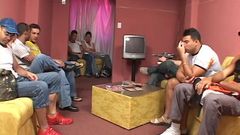 Gays Case: Пара латинских чуваков Emanoel Blay и Хуан Карлос наслаждаются немного торта военно-морского флота после съемки моделей проб