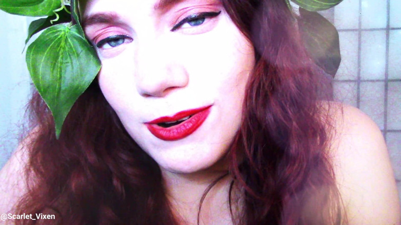 Scarlet Vixen: Poison Ivy's liefdevolle likbeurten en kusjes
