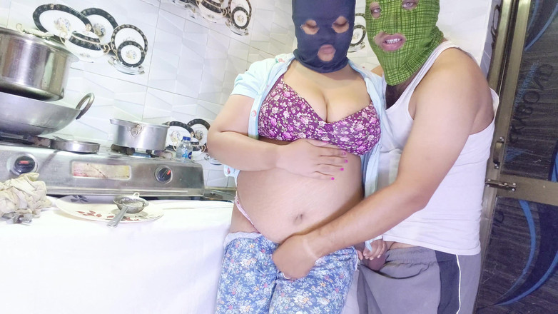 Hotty Mona: Krásná indická vesnická nevlastní sestra má sex