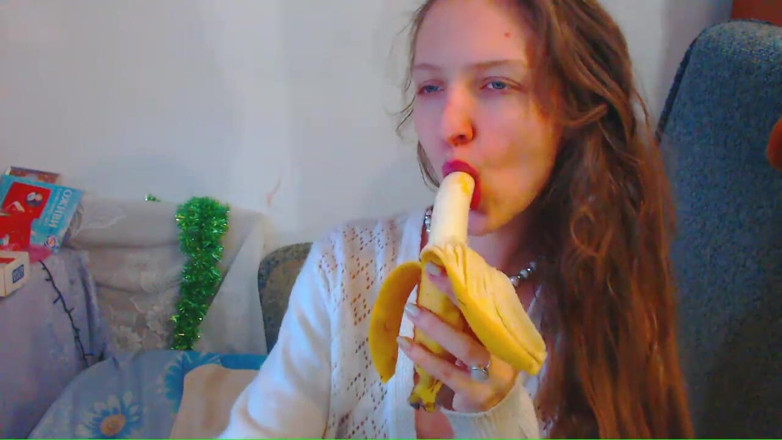 AnnaNotIdealAngel: Bananen-blowjob und rote natürliche sehr lange haare und blaue mystikerin,...