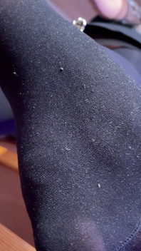 Ich weiß, dass du meinen leicht verschwitzten Nylonfuß mit einem exquisiten Geruch willst, der langsam auf dein gesicht fallen würde