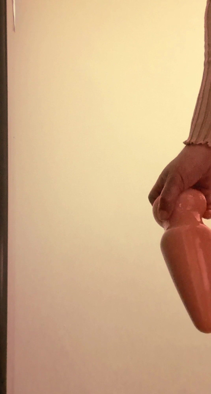 covo_sissy_cross: Šukám s klínem a poslouchám oslavu mého zadku !!