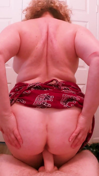 MiLF in topless lascia che il figliastro usi la sua figa