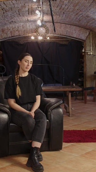 Bet onu acıya itiyor - Emilie'nin ilk çıkışı - bölüm 1