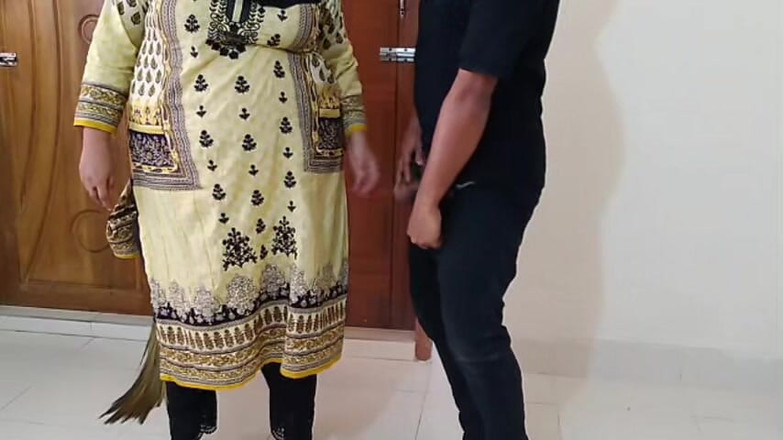 Aria Mia: Panjabi mucama caliente limpia mi habitación luego le doy follada...