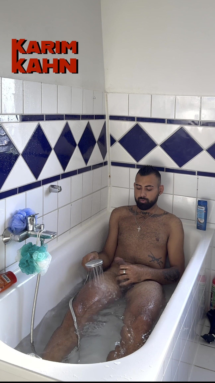 Karim Kahn: Przypadkowo wszedłem we własne usta do wanny