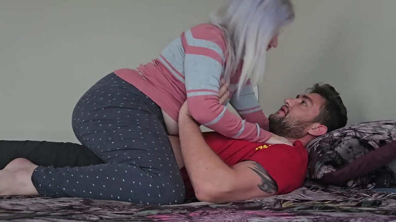 HornyPussy2018: Люди занимаются страстным сексом эта женщина обожает быть на вершине, обожает быть