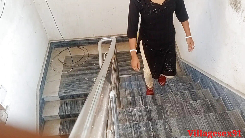 Villagesex91: 女朋友在浴室里按压她而性交