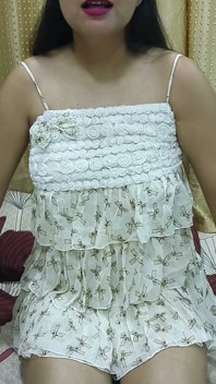 Indian Girl Saara Meet First Time BF She Seduce Him Show Big Boobs Fingering in Pussy Very Horny in Hindi