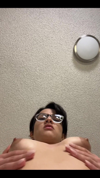 Cherry blosm: Tepel en borsten spelen met ijs