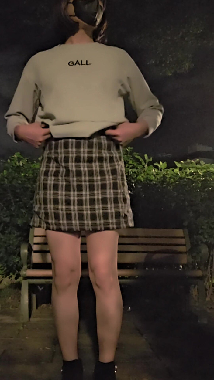 Taiwancdgirl: 性感的人妖婷萱在户外自慰手冲