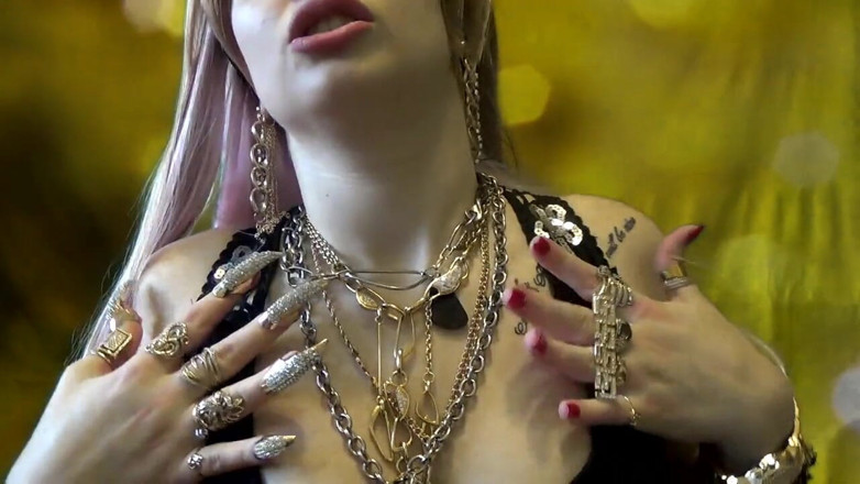Goddess Misha Goldy: Todo en bebiendo oro fumando instrucciones de paja