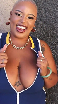 Fuera de tetas se burlan de