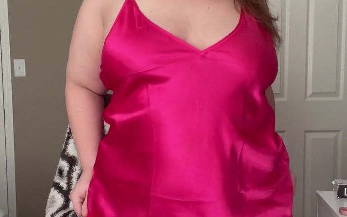 KinkyKatie: Ich mag Nachtkleide, weil sie leicht zugänglich sind