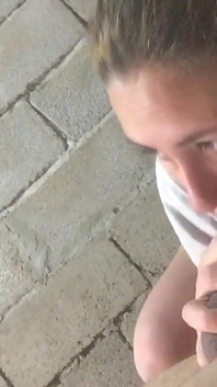 Kouřím ptáka svého manžela