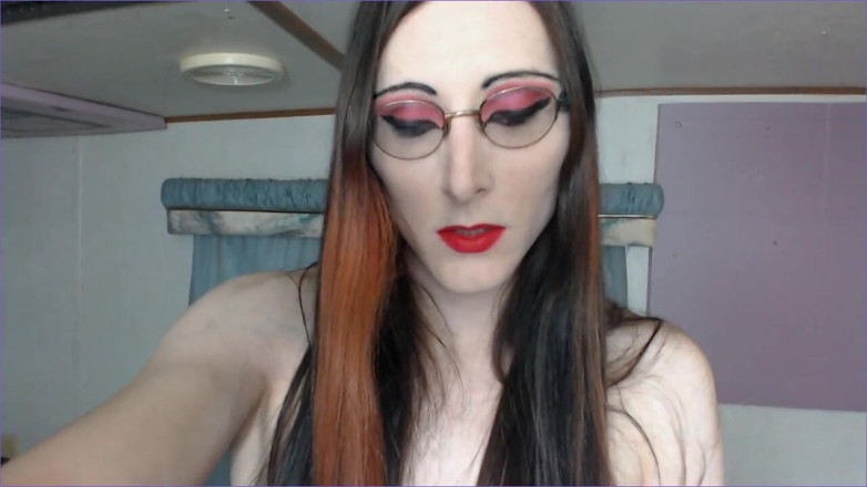 Ivyrose499: Мачеха-транс пробирается и трахает тебя