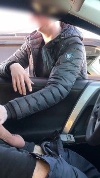 Estacionamento: Ela não pode parar para assistir meu pau duro exposto pau grande