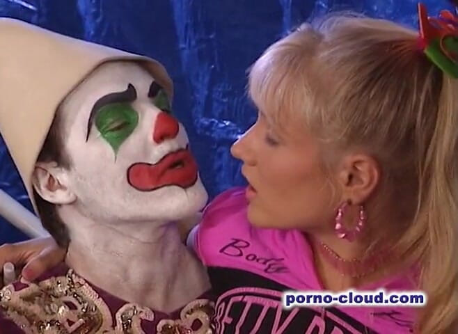 Porno Cloud: Clovnii se fut mai bine