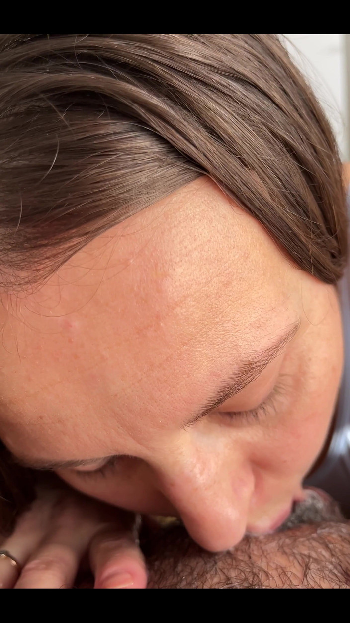 Crypto Mommy: Подивіться на її миле обличчя та її збочення, коли вона займається сексом, який ви бачили?