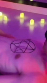 Asiaté cvičí sexuální rituály s černou magií