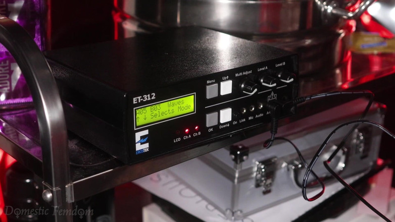 Domestic femdom: Anální Průzkum Gumové Sestřičky