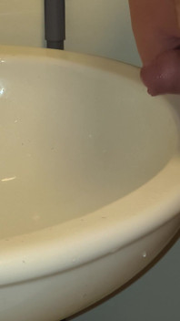 Peeing for Those That Like to Watch