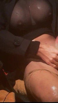 新任务;腿上和尼龙上的油，带有射精和撒尿 （2）
