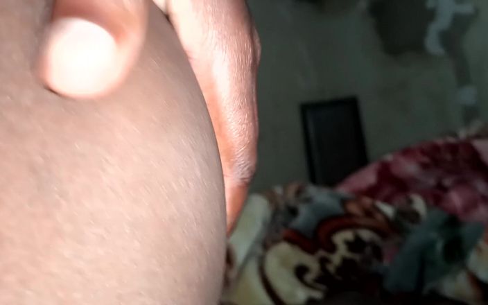 BMCs: Peleando con mi polla para penetrar mi coño