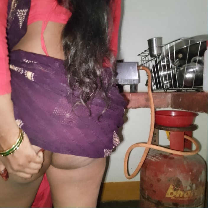 Hot prachi: Parte 1, eu fodo grande na sala kichen quando ela está...