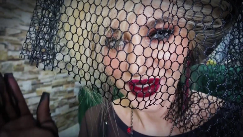 Goddess Celine: Dominare feminină