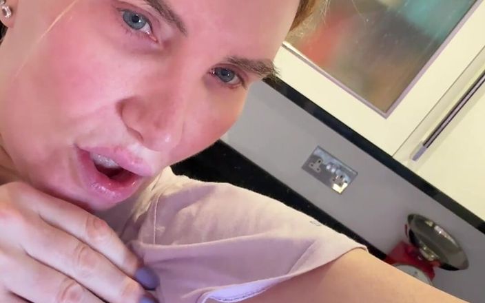 Sophie James: Забери своє обличчя прямо в мою спітнілу волохату пизду!