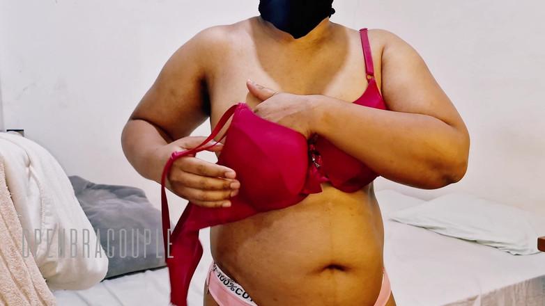 Openbra: मालिश केंद्र पर भारतीय आंटी की तेल मालिश