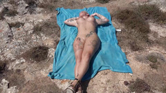 Porno kino: La tettona bionda tedesca si fa fracassare il piercing