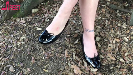 Smokin Fetish: Hot teen smoking in a park