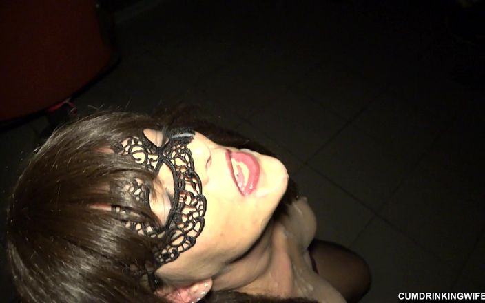 Cumdrinking Wife: Gangbang von 20+ Fremden im Adult Theater - episode 2
