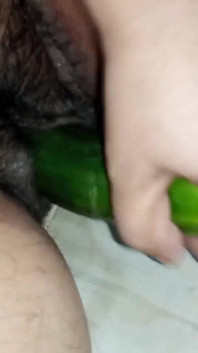 Penembusan berganda dengan timun dan dildo desi - Netuhubby