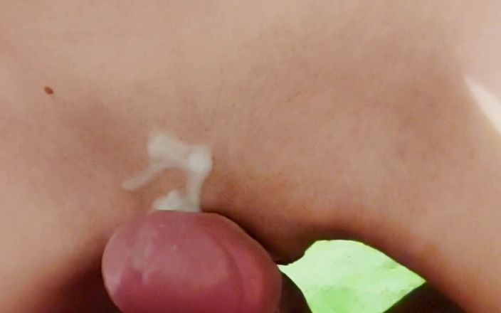 Wet pussy fuck: 18 岁女孩被狠操，阴户上有大量精液 - 汇编