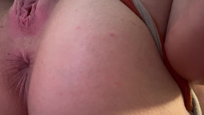 JuiceLussie: Masturbující panenská kundička zblízka