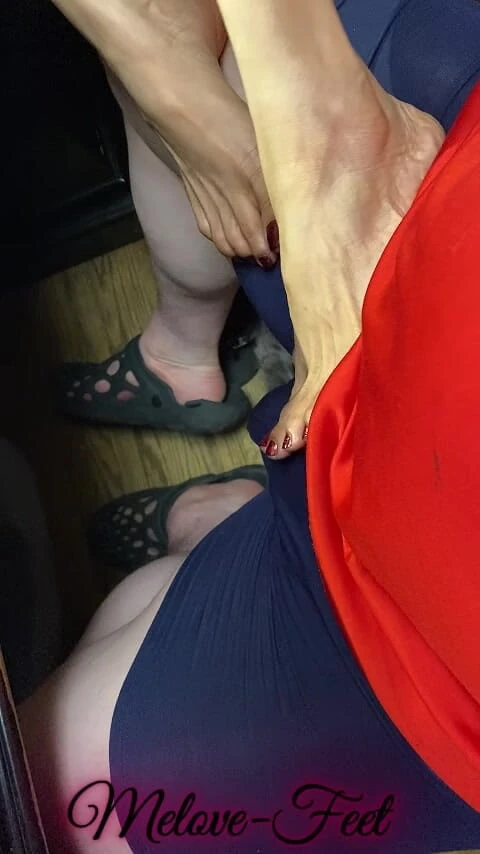 Naelor: Melove Giving a Footjob to Naelor Part 2