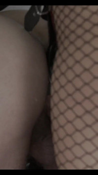 Helena Locke și prietenii cu vibratorul legat un sclav flămând