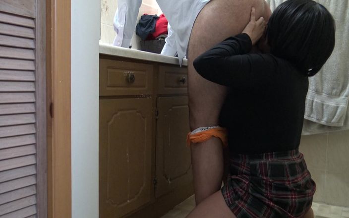 Stepmom Susan: Cachonda esposa infiel francesa lame el culo de su marido...