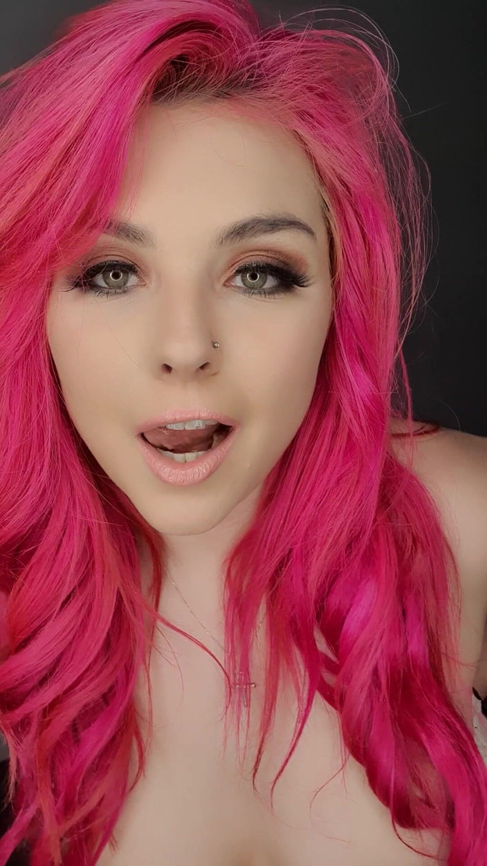 Mandy Foxxx: Submissive Pirate Slut Desperate to Serve Her Captain