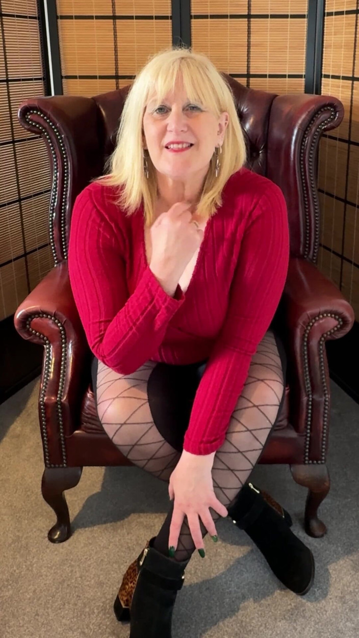 catherinecan69: Я одягнений, а ти збираєшся дрочити