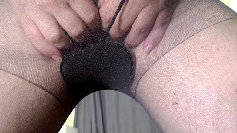 MercyLove: Buka semak basah dan pantat berbulu dalam pantyhose (rakaman dekat) pov...