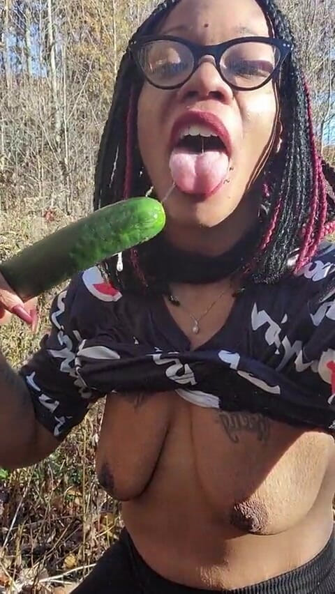 Daddy and UniQueen21: Chupando meu pepino antes que os intervalos do parque apareçam