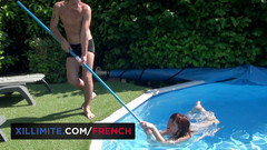 French girls at work: Anální stan na zahradě