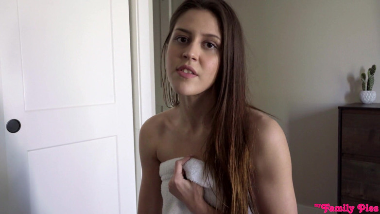 My family pies: Moja przyrodnia siostra sex tape - S13:e1