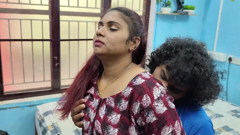 Vaishnavysharunraj: Quente casal romântico beijo