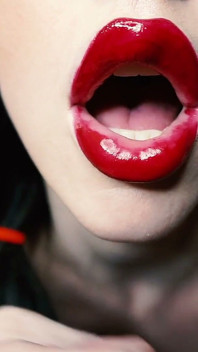Belles große rote lippen