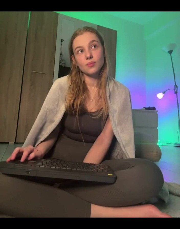 JuiceLussie: Eat My Virgin Tasty Pussy While Im Masturbate It